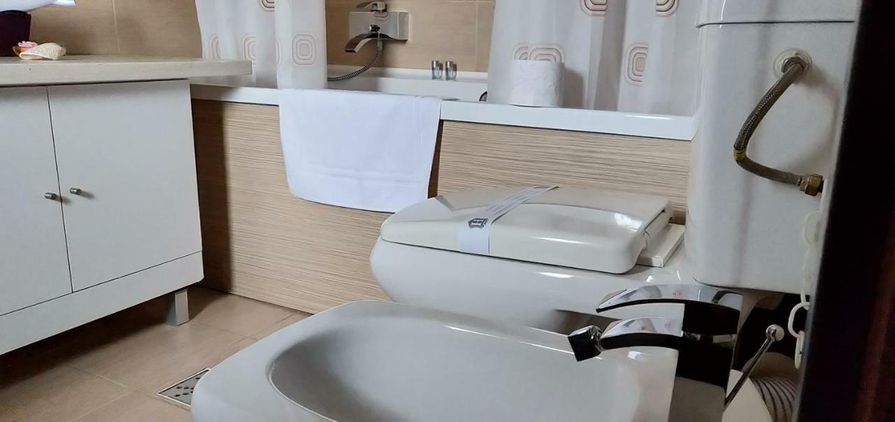 D&D Vila Villa Iasi Esterno foto
